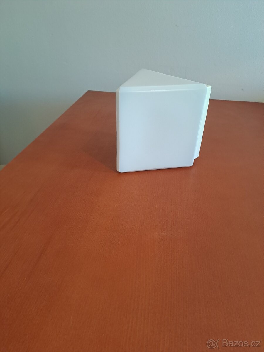 Trojúhelníková světla - 8