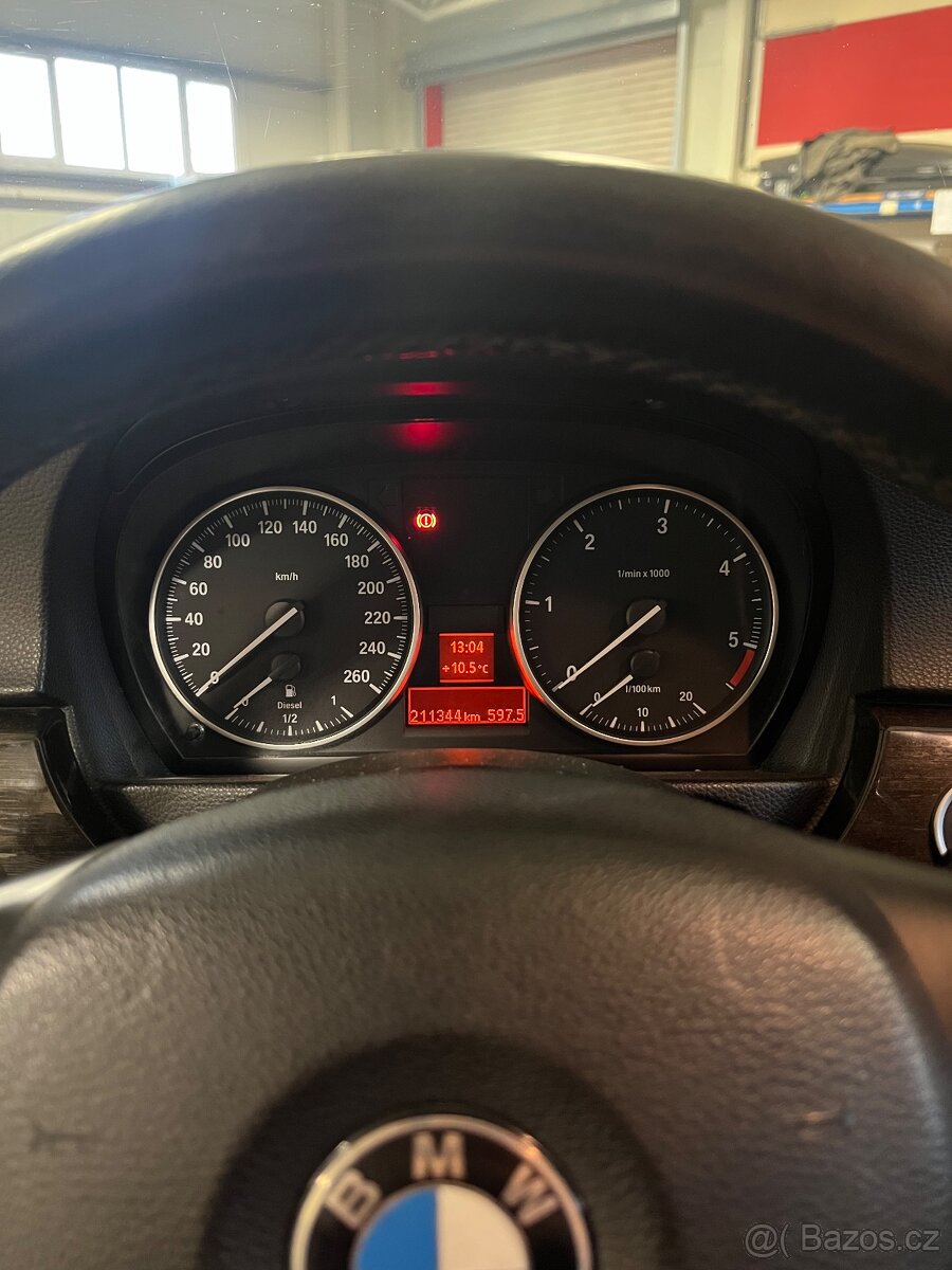 BMW E90 318D rok 2010 - 8