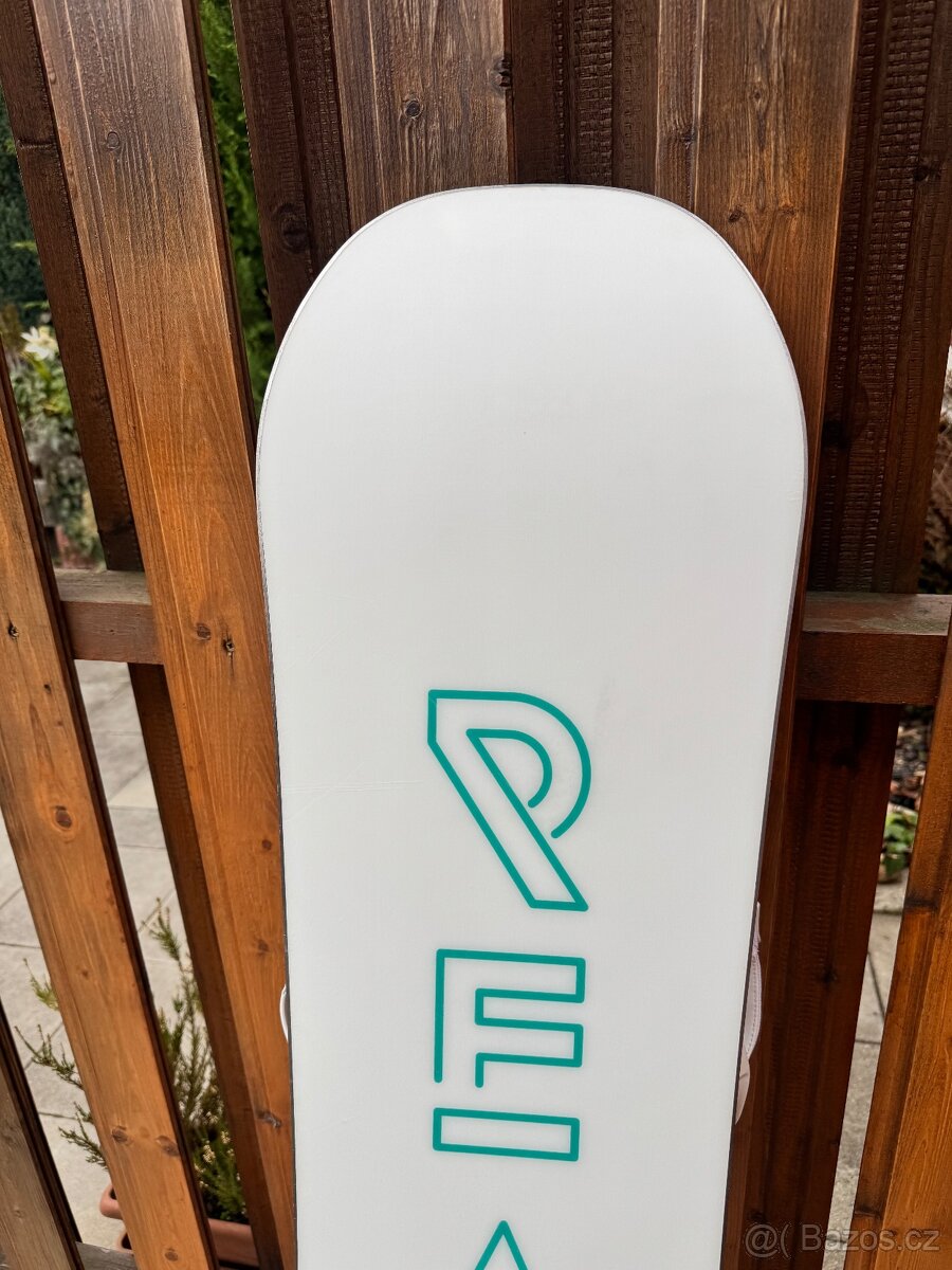 Nový snowboard s vázáním a botami - 8