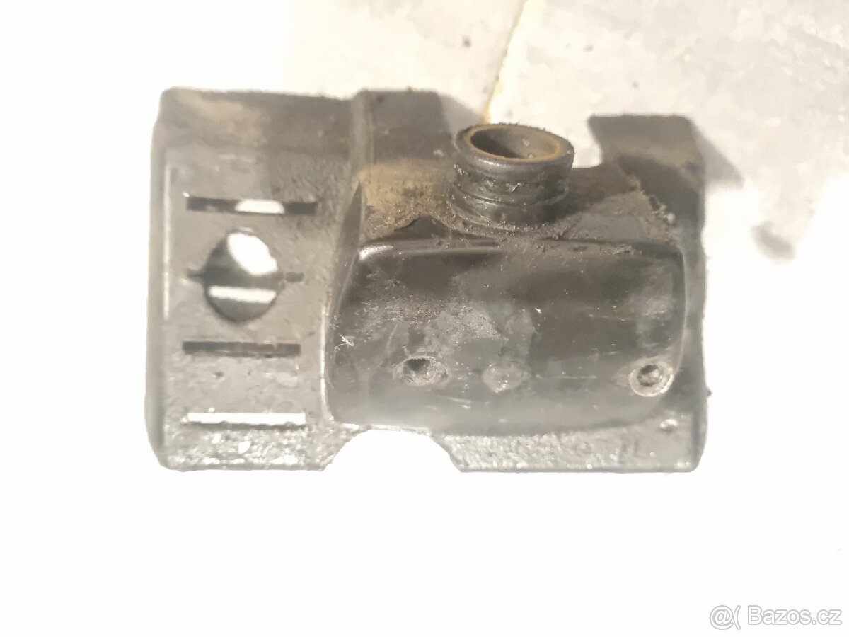 Kryty řetězu, prsíčka,kryt sání a podlážka babetta 207 - 8