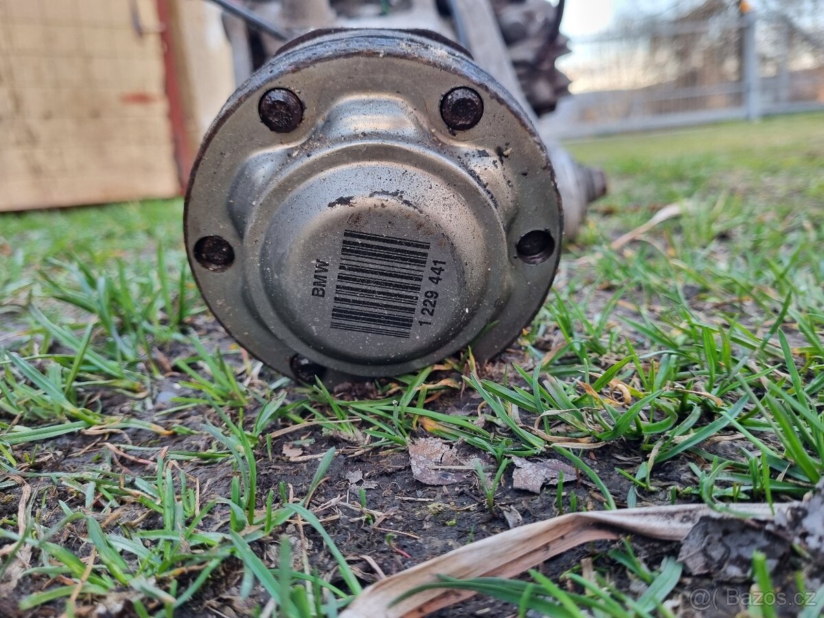 BMW E39 zadní náprava, těhlice, brzdič, poloosa - 8