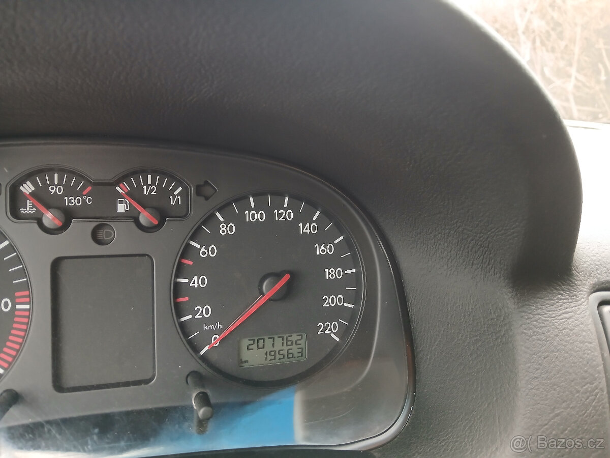 Volkswagen Golf 1.4 16V - 8