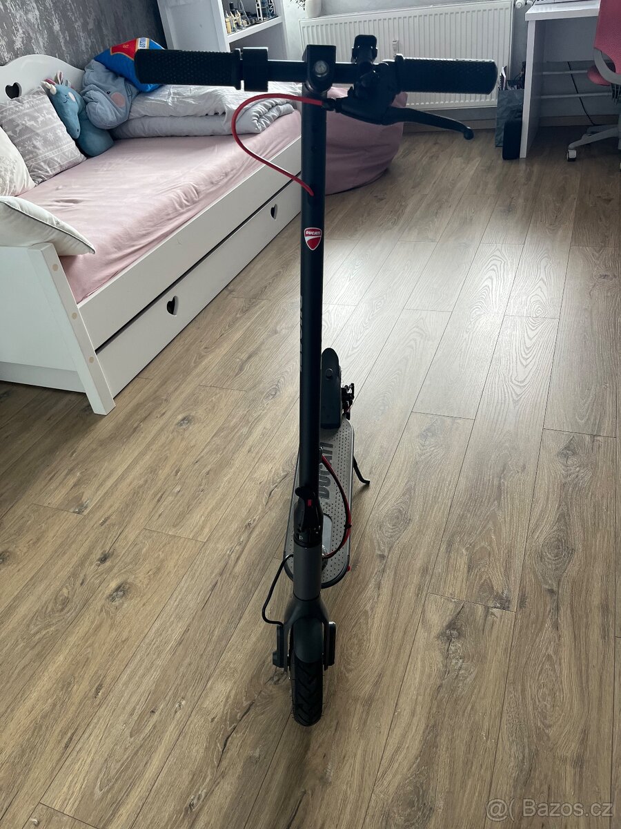Elektro koloběžka Ducati - 8