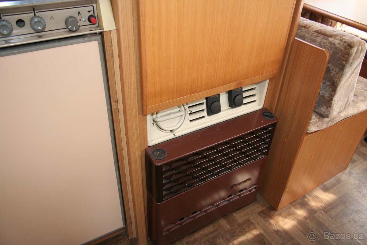 Karavan Dethleffs 490 s markýzou pro 5 osob. - 8