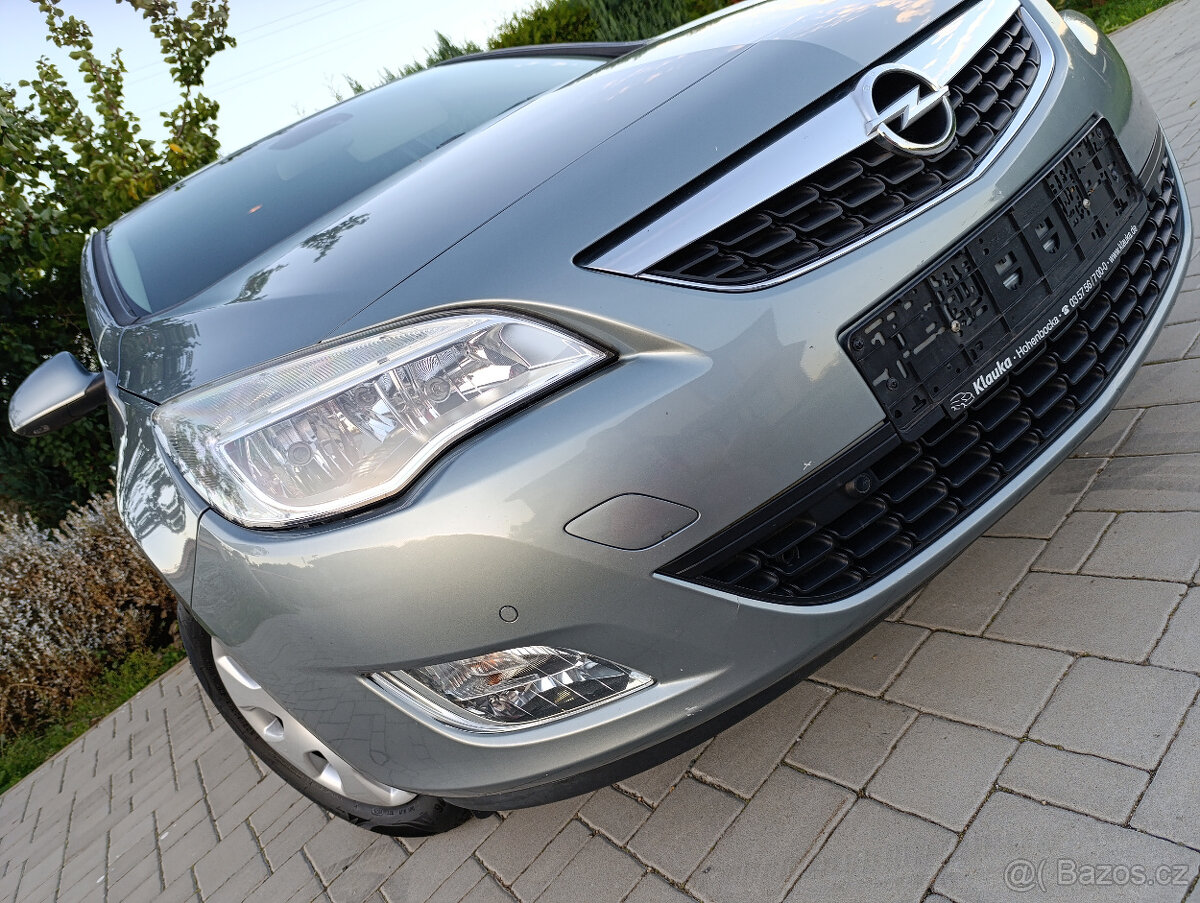 Opel Astra 1.4 T, servis, PĚKNÁ VÝBAVA A STAV - 8