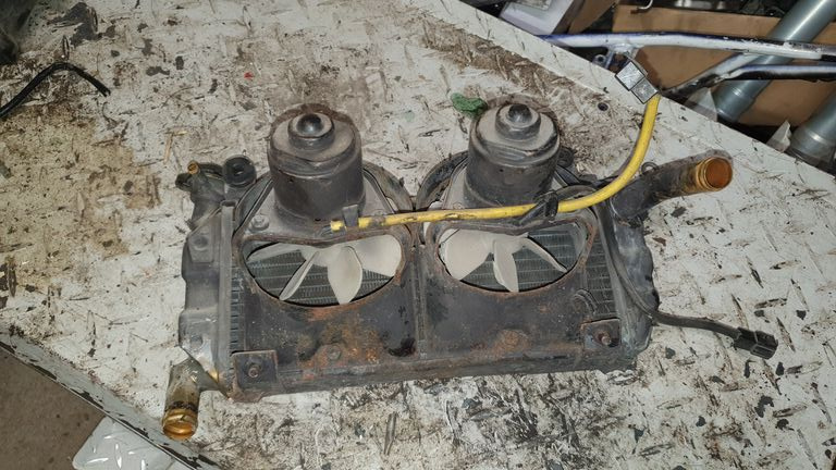 Náhradní díly z HONDA VF750F Interceptor - 8