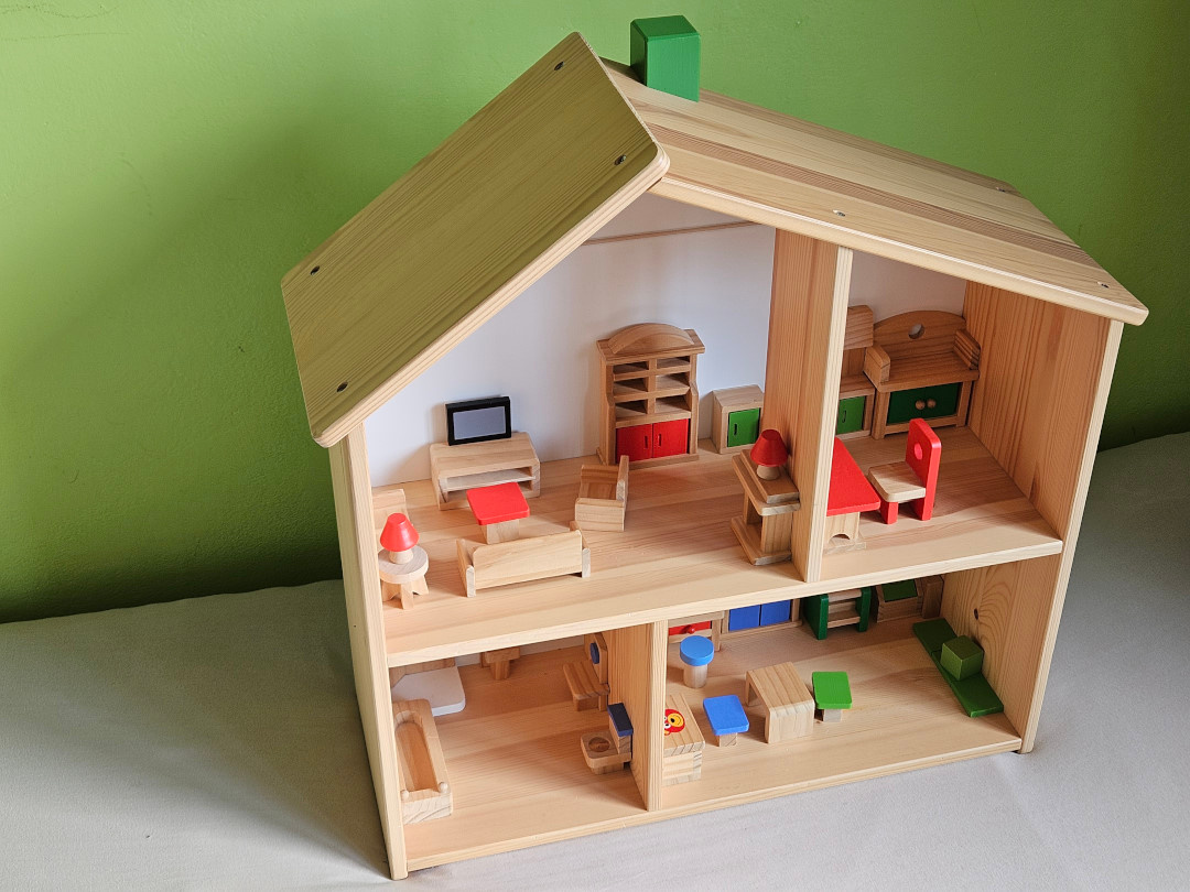 Domeček pro panenky IKEA FLISAT + dřevěné vybavení odjinud - 8