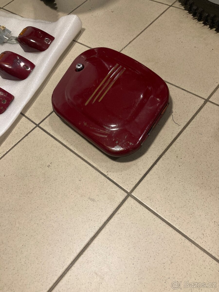 Jawa kyvacka schranka na nářadí - 8