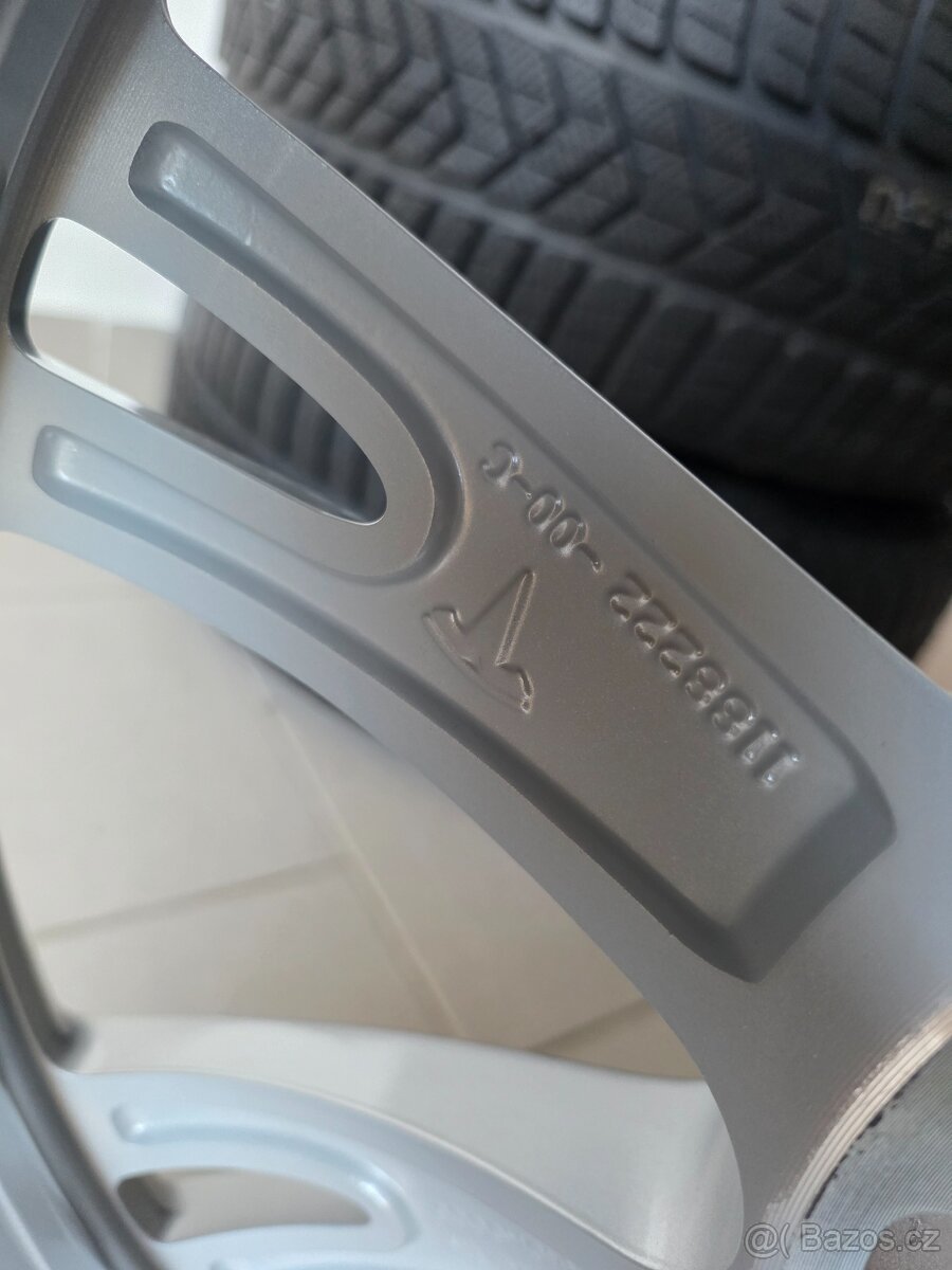 Orig. Tesla Model Y / Zimní Pirelli 255/45/19 - nejeté - 8