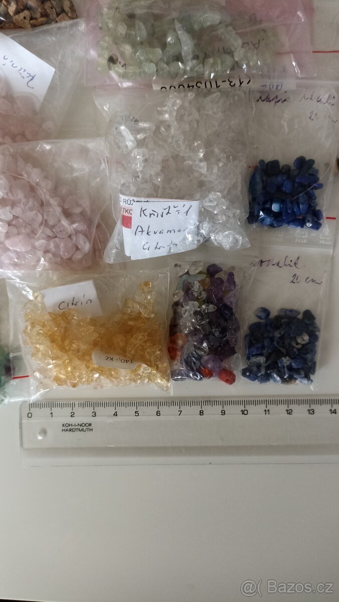 VELKÝ MIX zlomků minerálů k navlékání, 700 g - 8