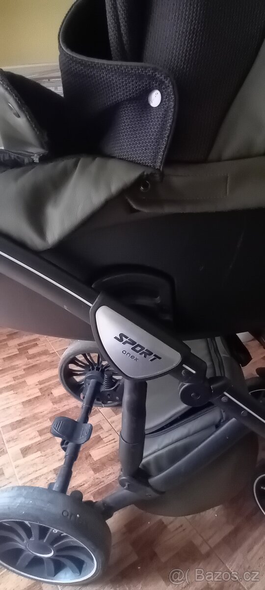 kočárek a autosedačka - 8