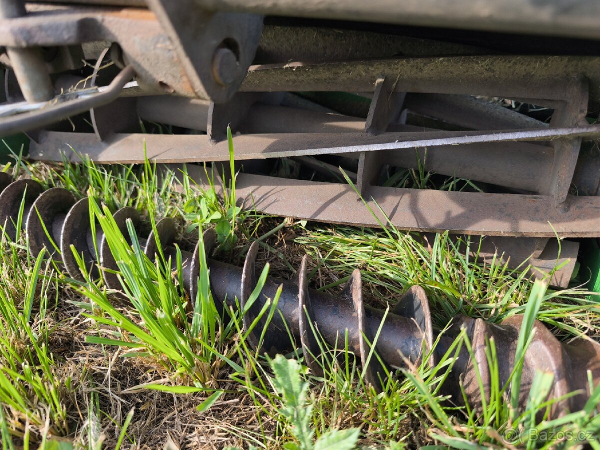 John Deere 8700 vřetenová sekačka - 8