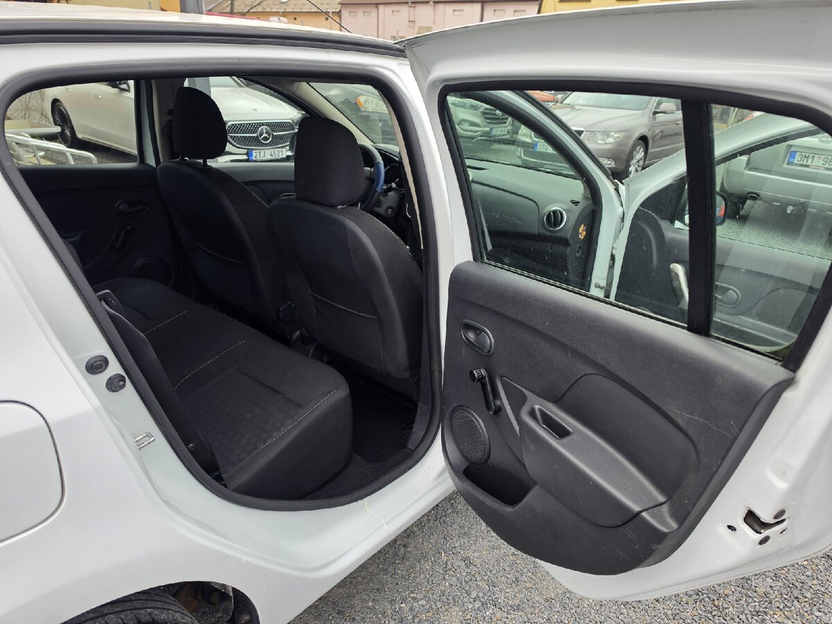 Dacia Sandero
1.2 - 8
