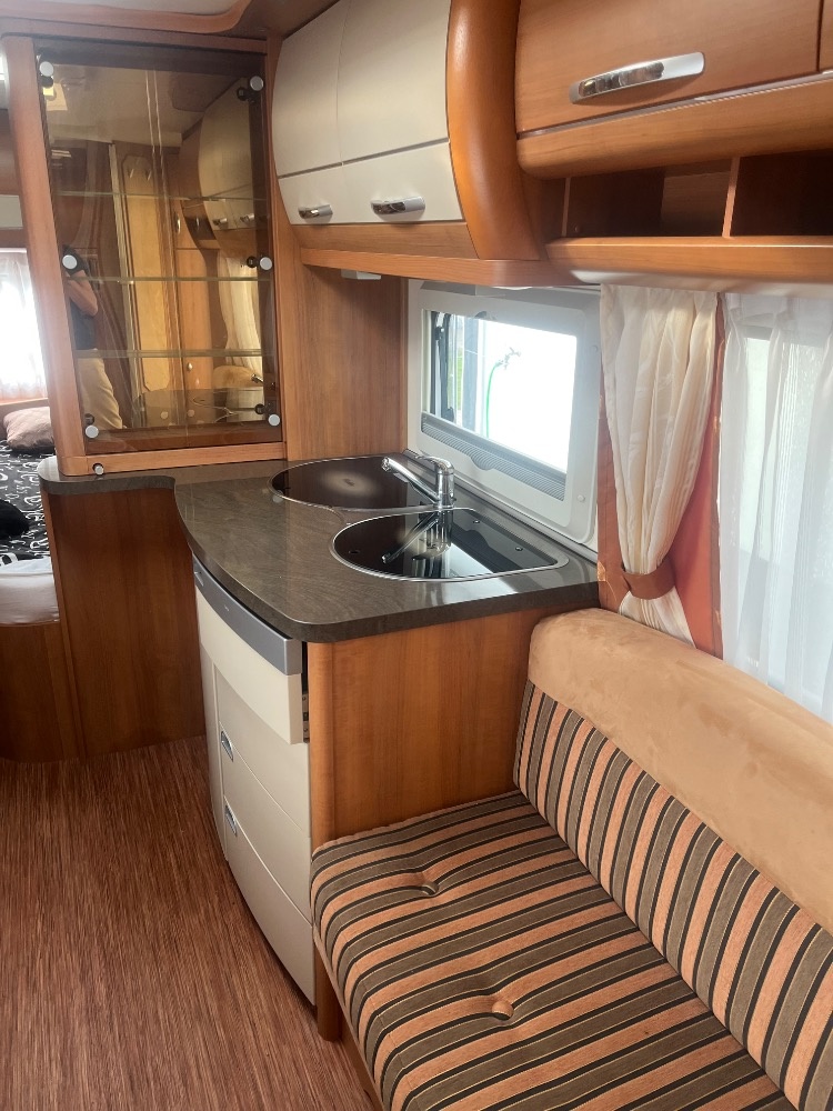 Prodám karavan Hobby 540 KMFE Excellent , r.2011 - 8