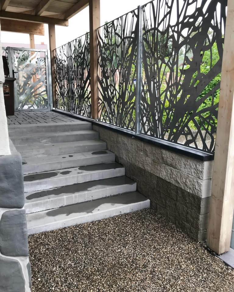 Zakázková kovovýroba–schodiště, brány, ploty sklepní kóje - 8