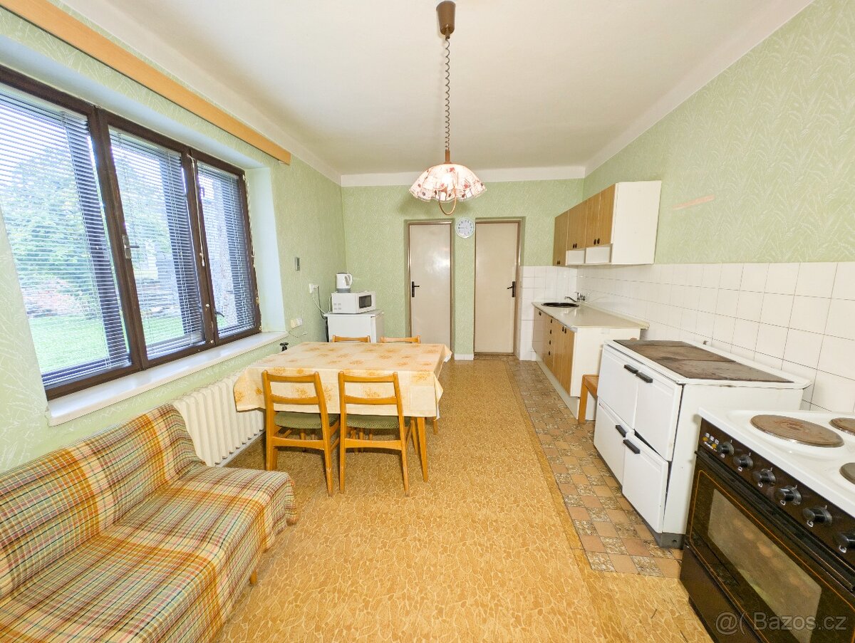 Prodej rodinného domu s pozemkem 1071 m², Lechotice - 8