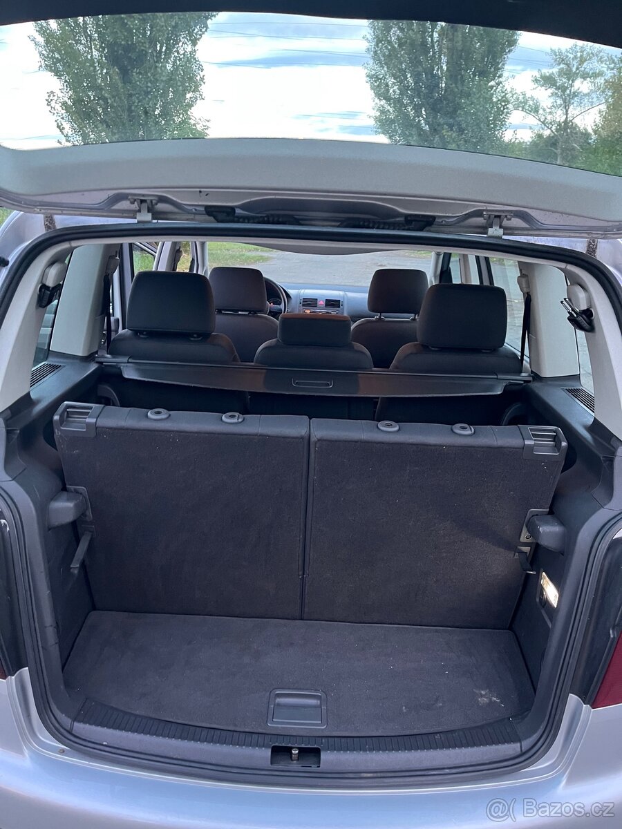 Volkswagen Touran 1t1 1.9tdi 77kw 7.míst - 8