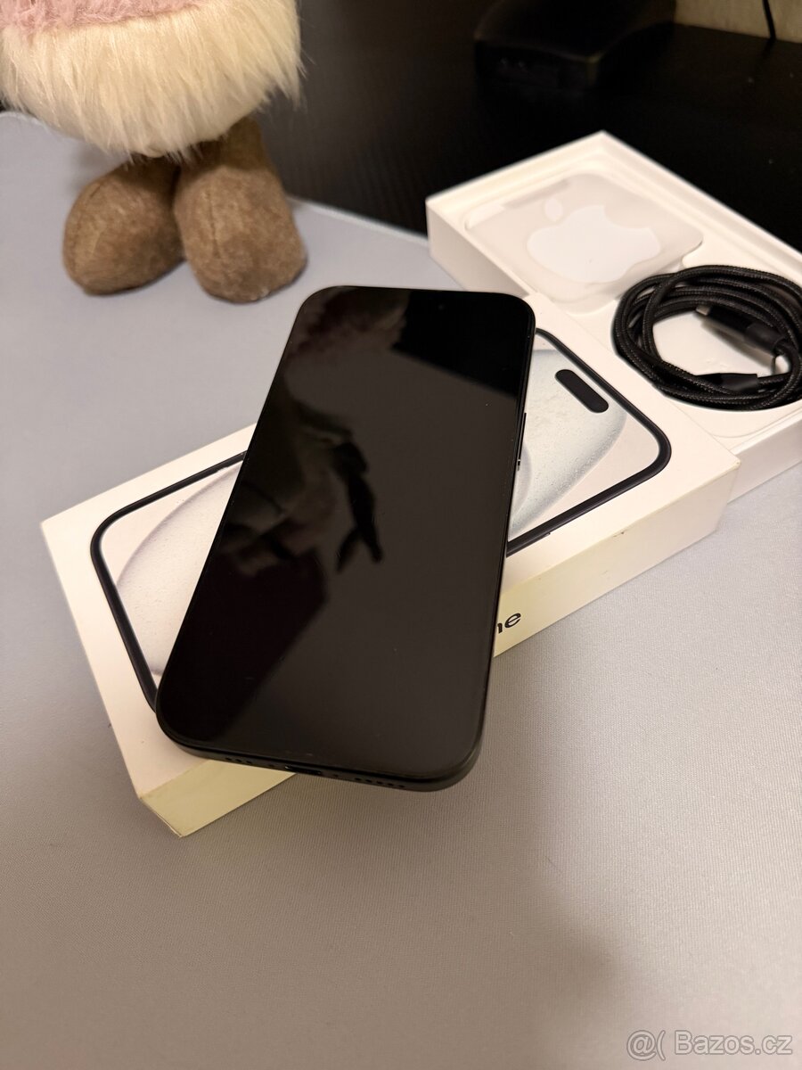 iPhone 15 128GB černý - 8