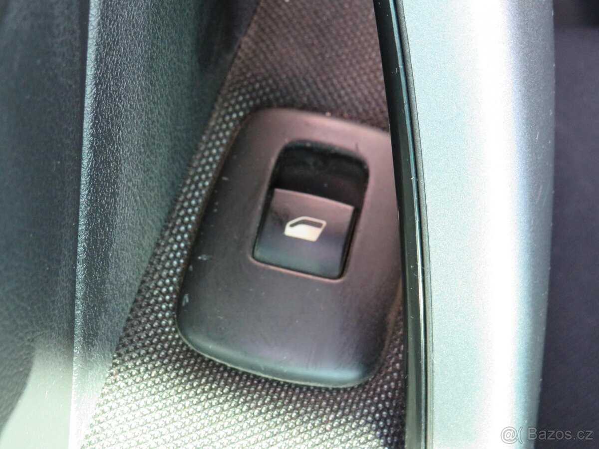 Peugeot 308 1.6i , 88 kW benzín, 2011 - 8