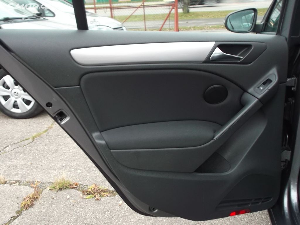Volkswagen Golf 1,4 16V aut.kl,plnáserviska,TOPstav - 8