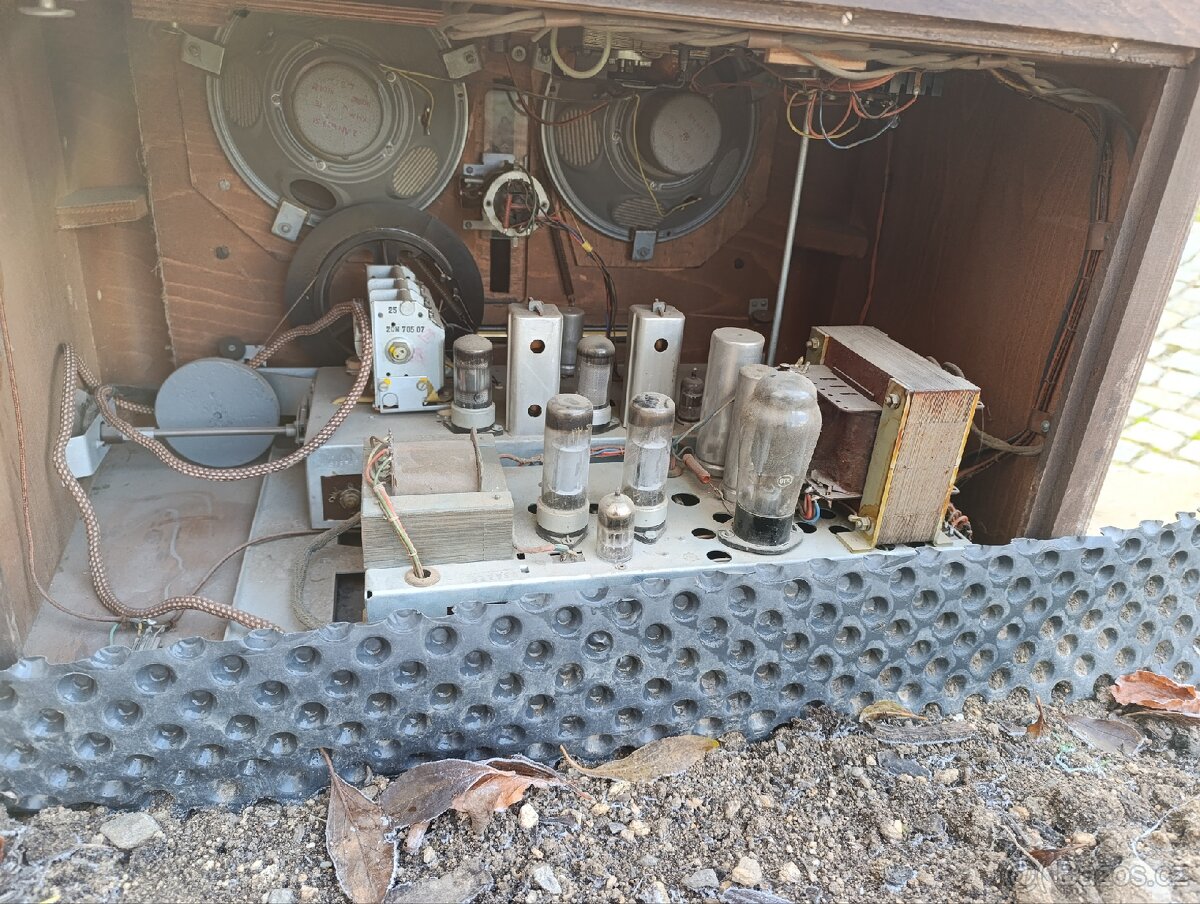 Rádio s gramofonem zn. Tesla typ: 512074 - 8