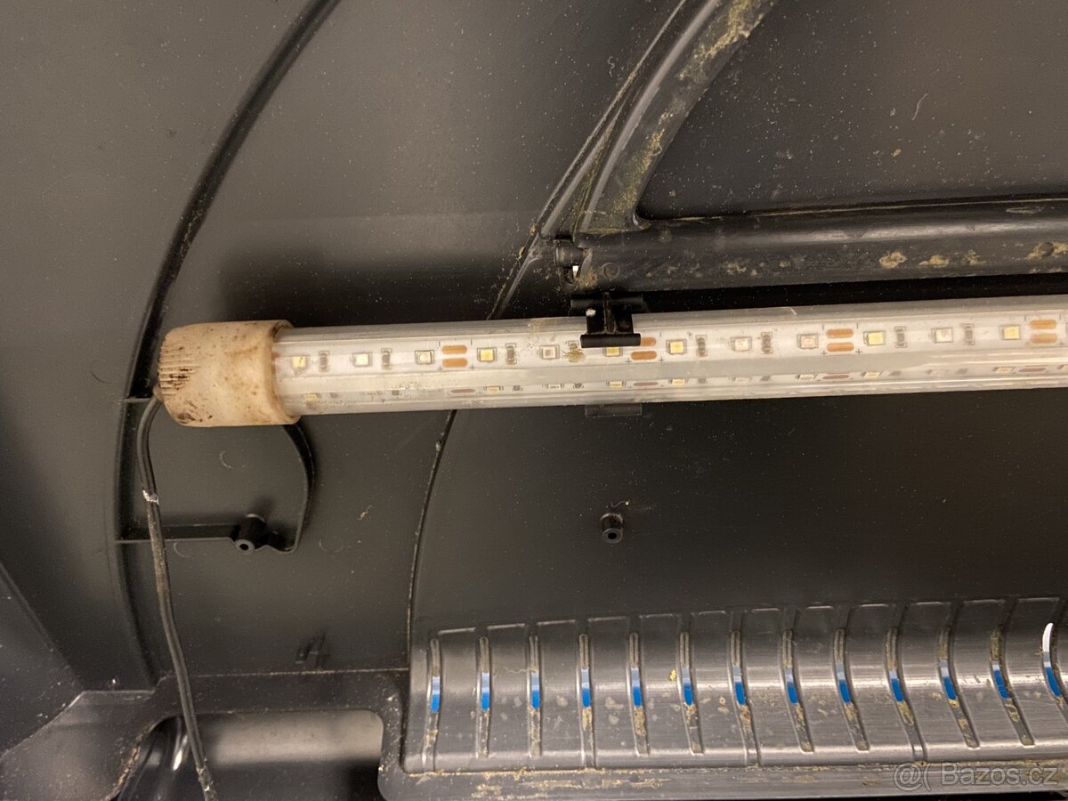 Akvárium Diversa se skříňkou, filtrem a příslušenstvím - 8