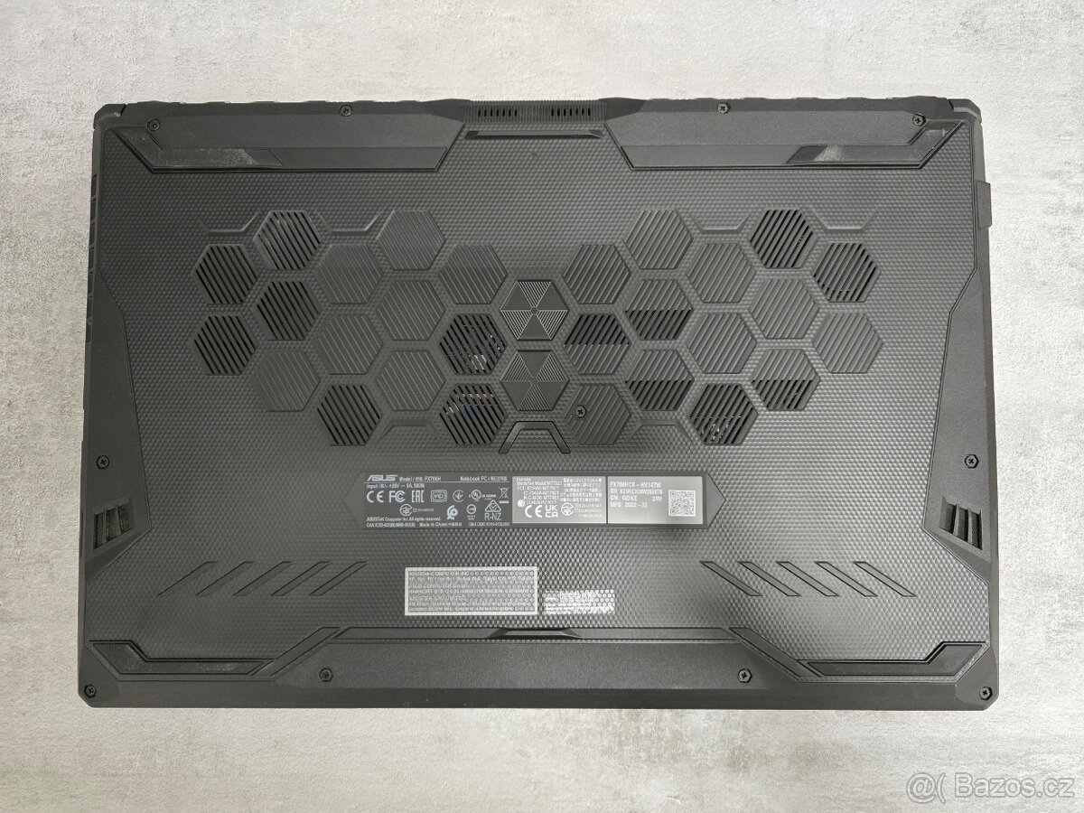 Herní notebook ASUS TUF Gaming 17 - i5/RTX 3050/16GB RAM - 8