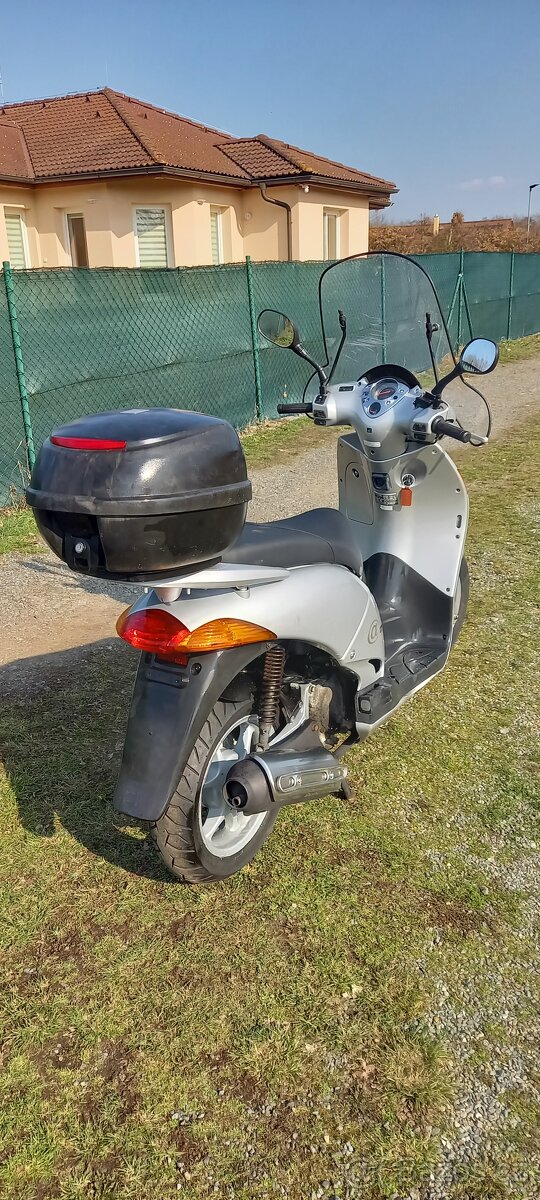 Honda NES 125@ - 8