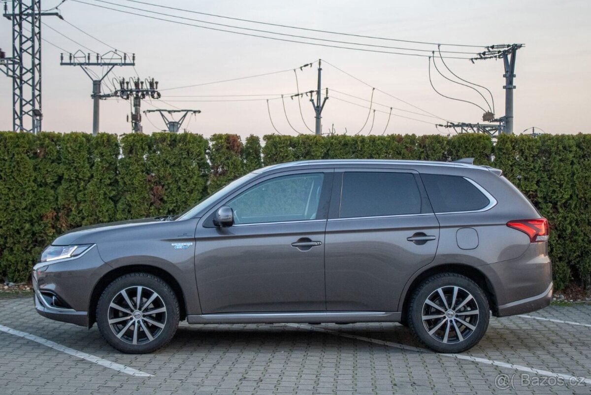 Mitsubishi Outlander 2.0i PHEV Hybrid - ODPOČET DPH - 8