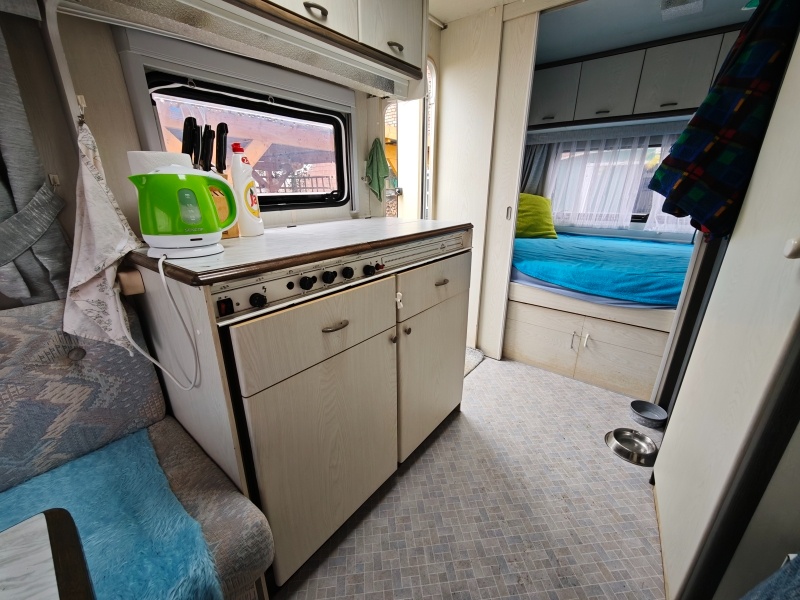 Cestovní karavan HOBBY 470 Classic pro 4 osoby - 8