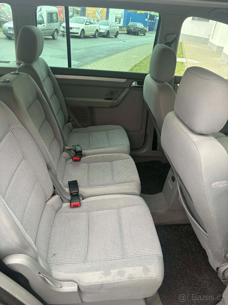 Volkswagen Touran - 8