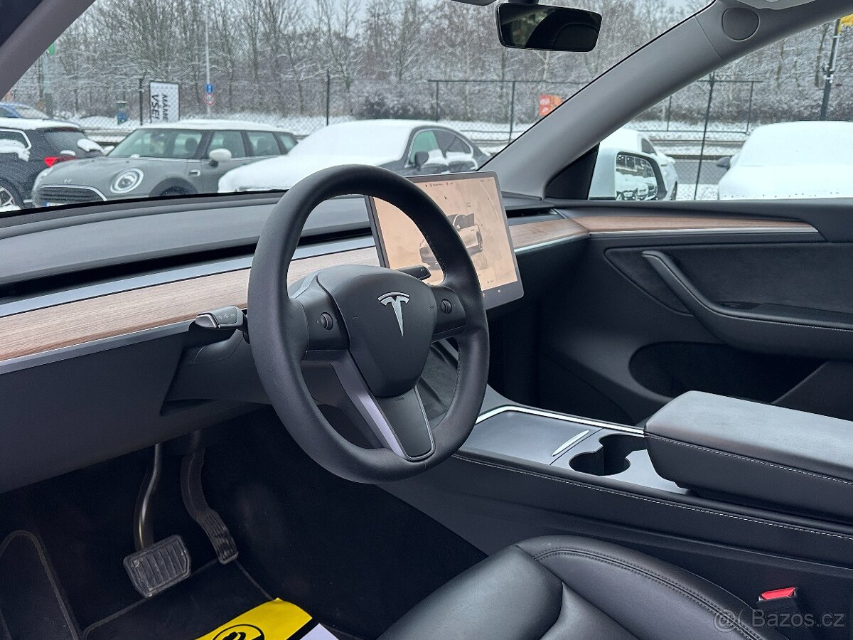 Tesla Model Y 2023 - 8