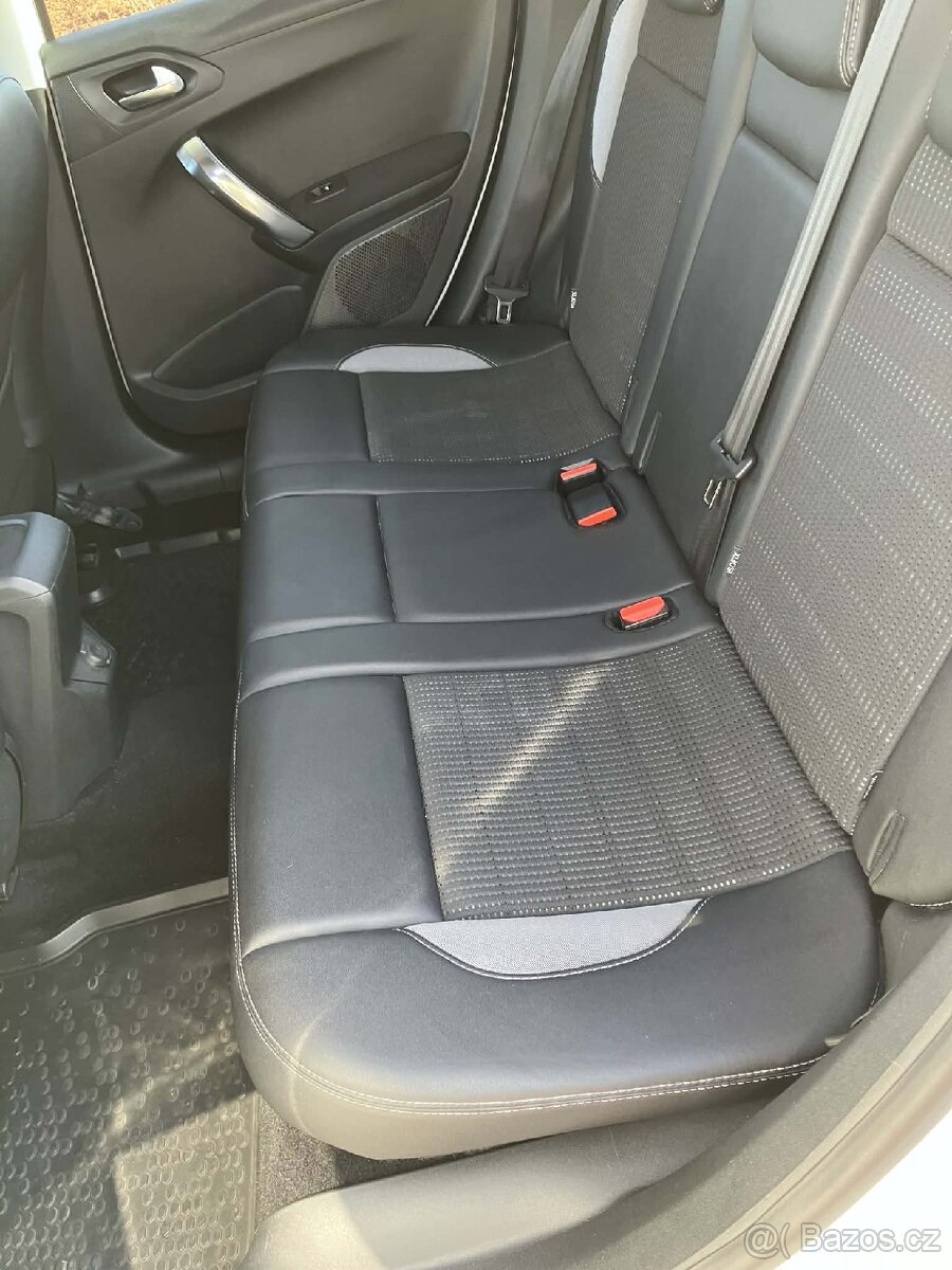 Peugeot 2008 1.6 hdi Allure - 8