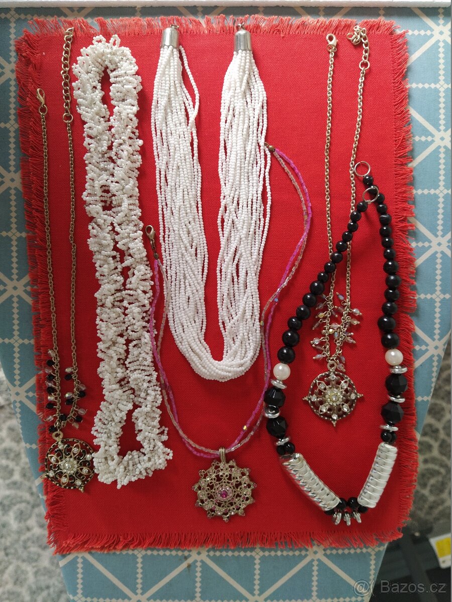 RETRO BIŽUTERIE - 8