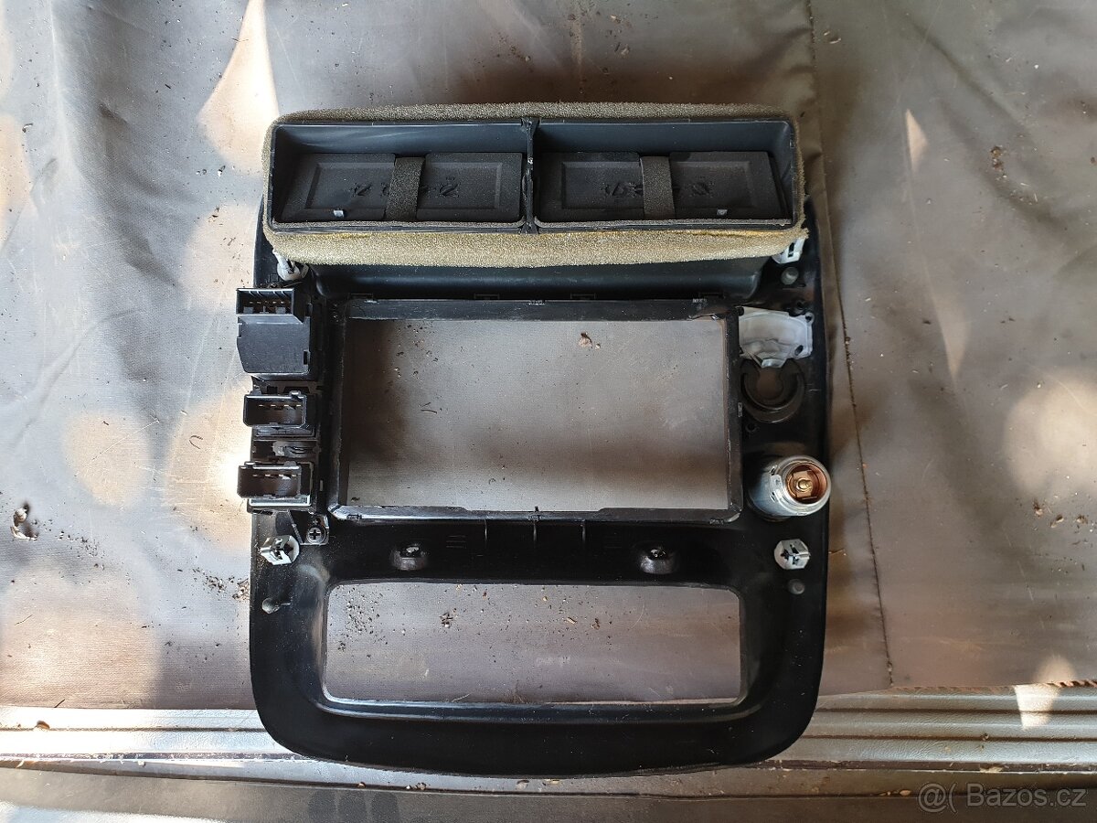 Ford Explorer 2001 5 dveř tapce + dekor - 8