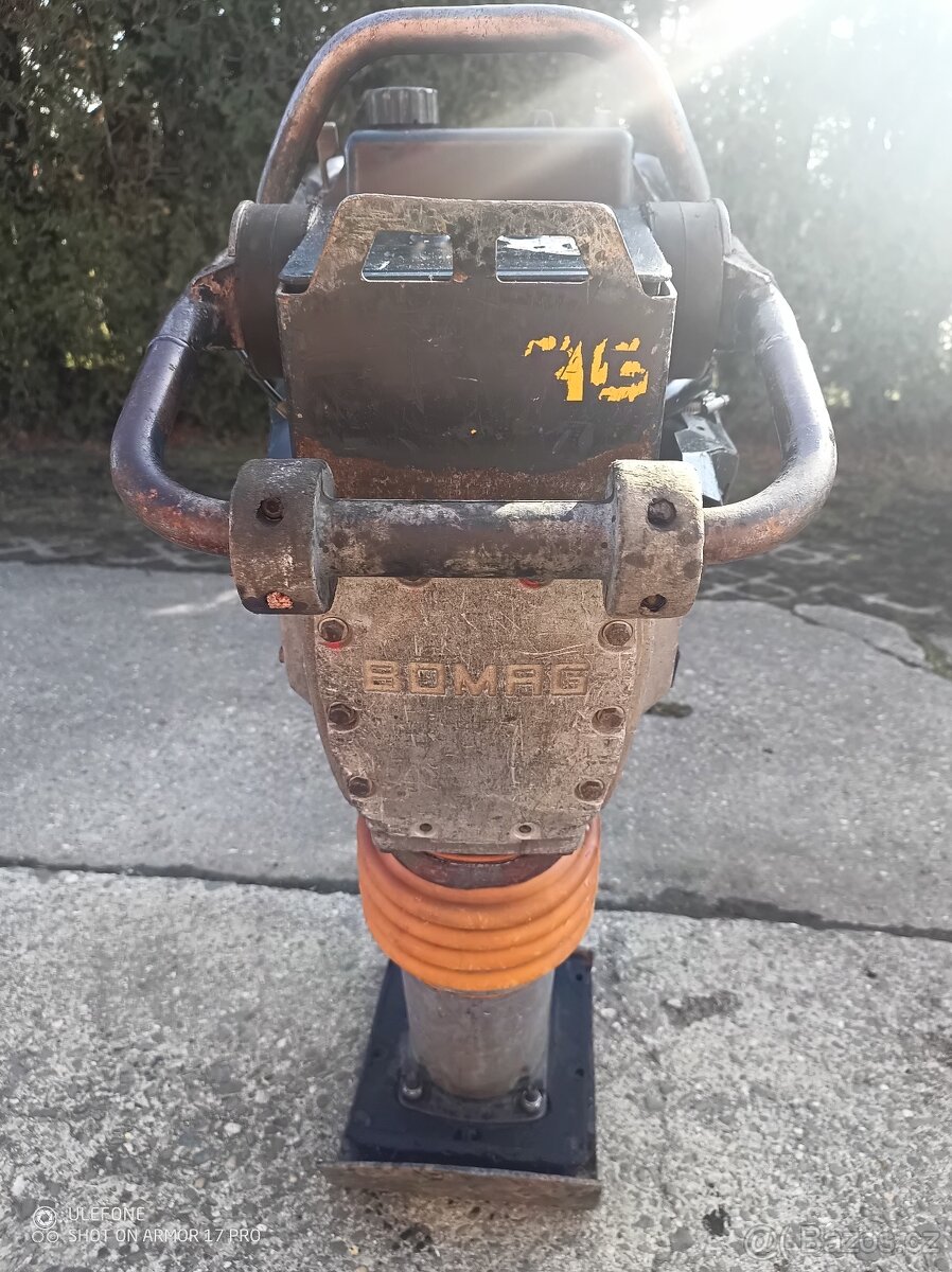 Vibrační pěch BOMAG - 8