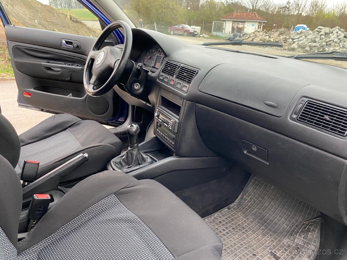 VW Golf IV 1.6 - 8