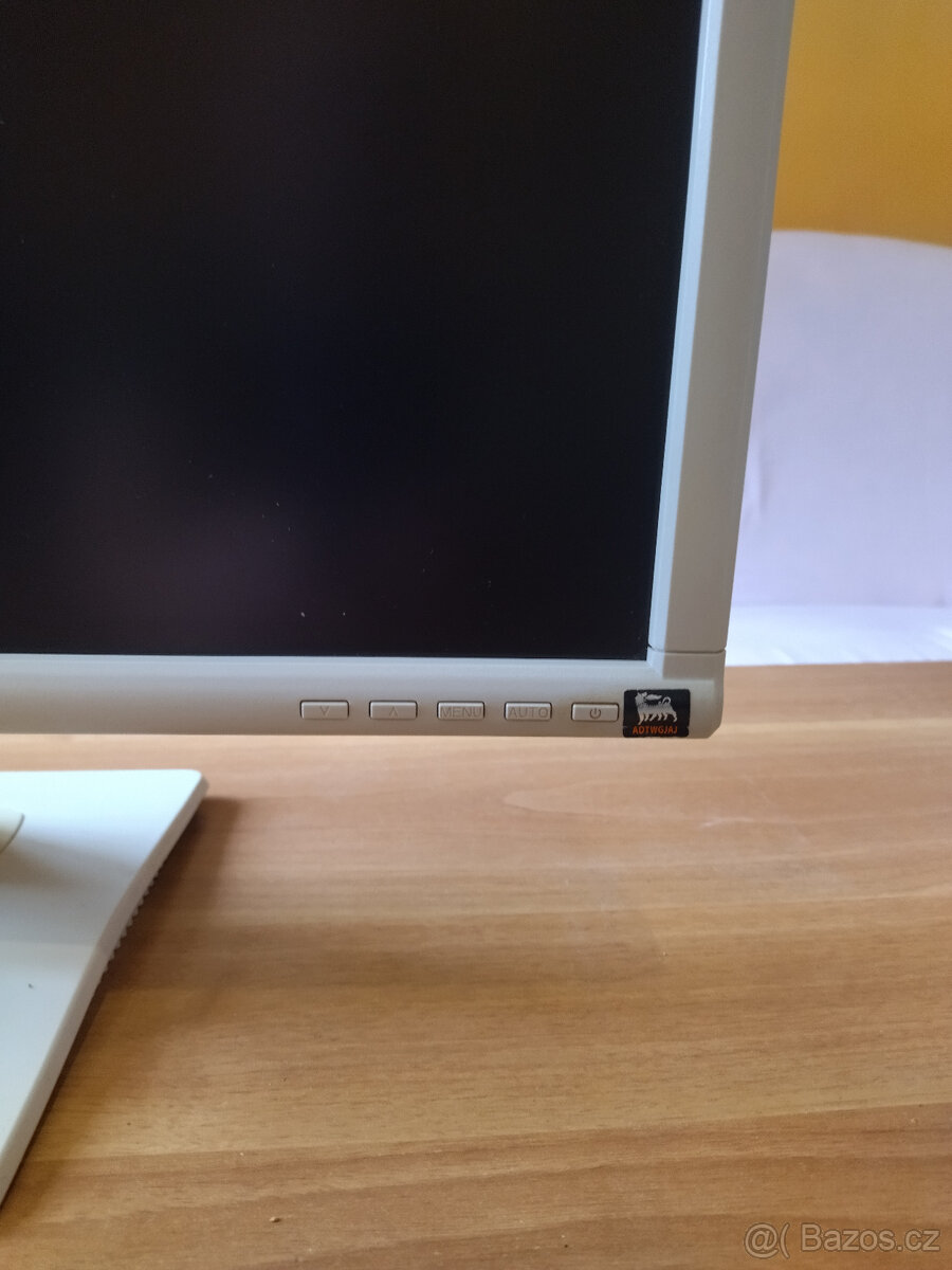 Monitor Fujitsu 22". - 8