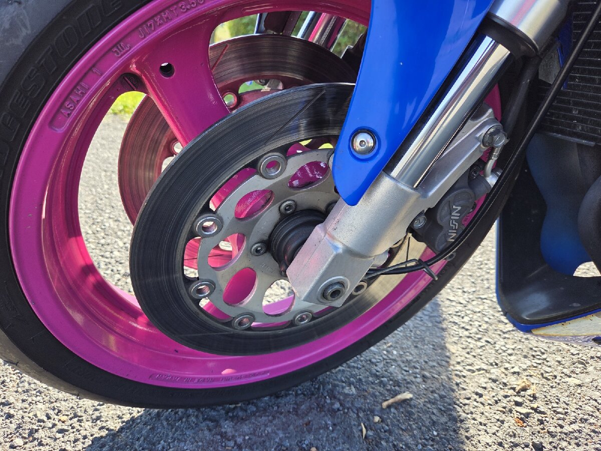 Suzuki gsxr750w - 8