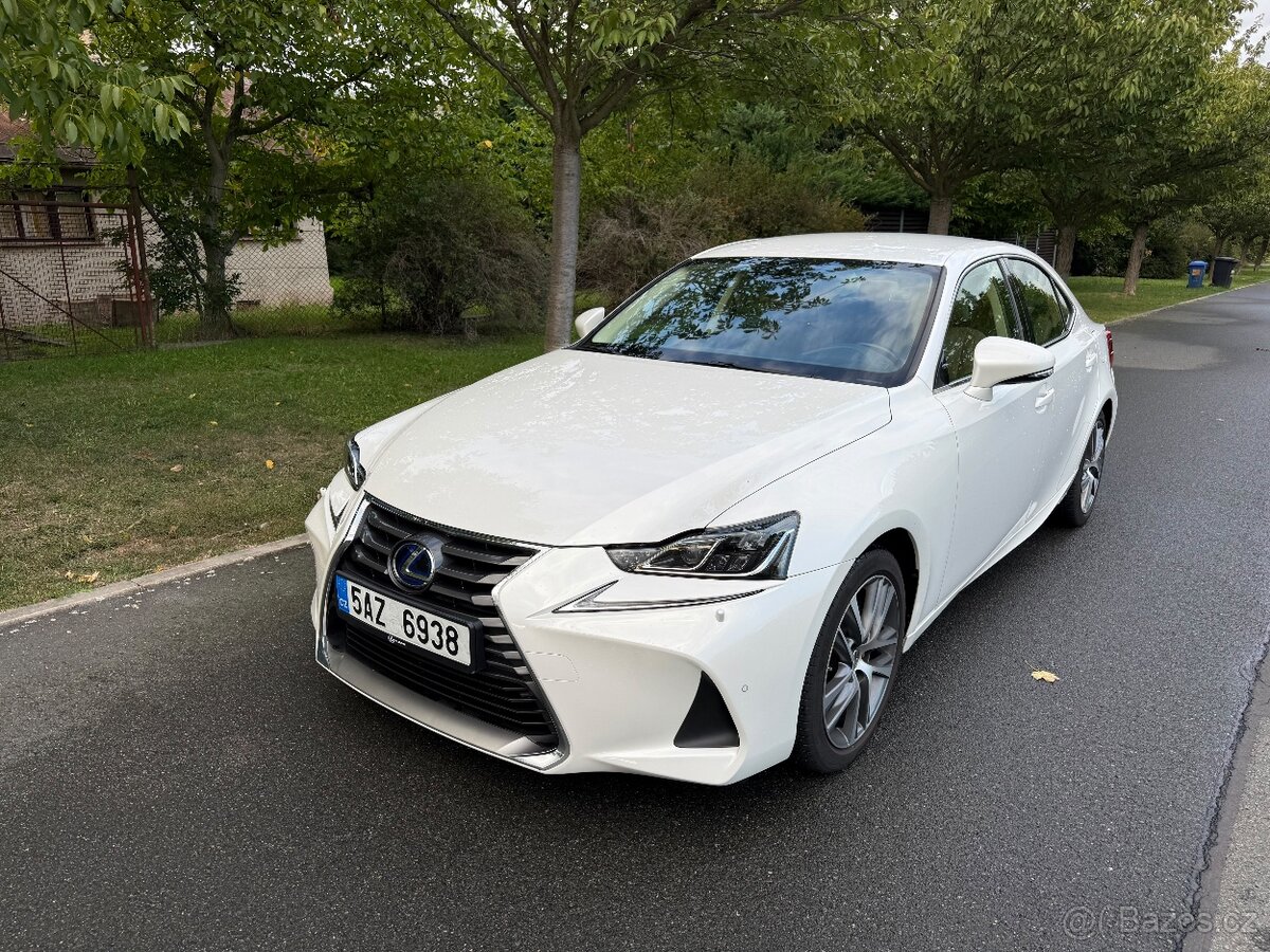 Lexus IS 300h - 8