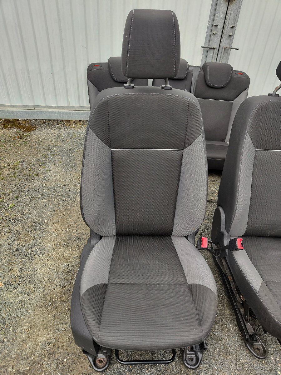 Sedačky, tapeci Focus III - hatchback - 8
