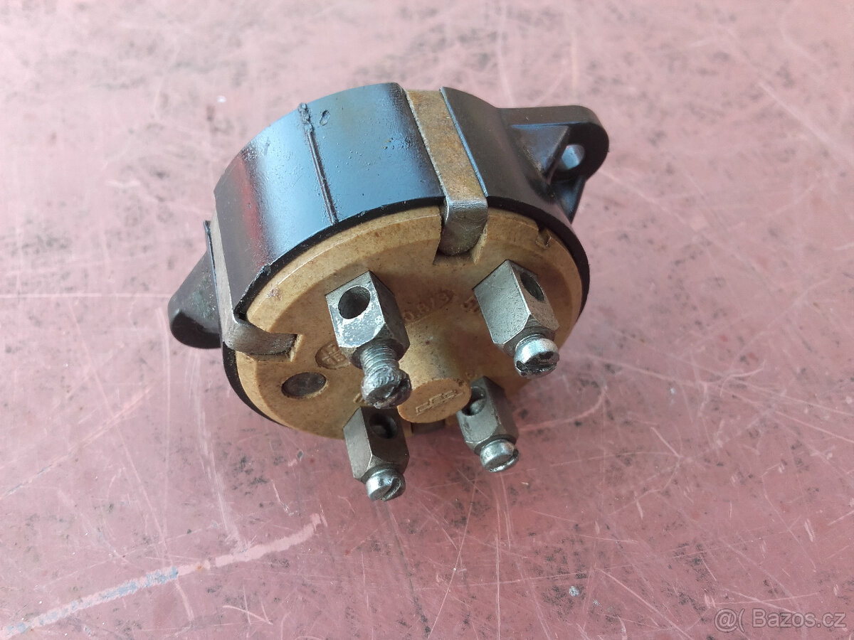 Wartburg - benzínová pumpa, kryt termostatu,spínací skříňka - 8