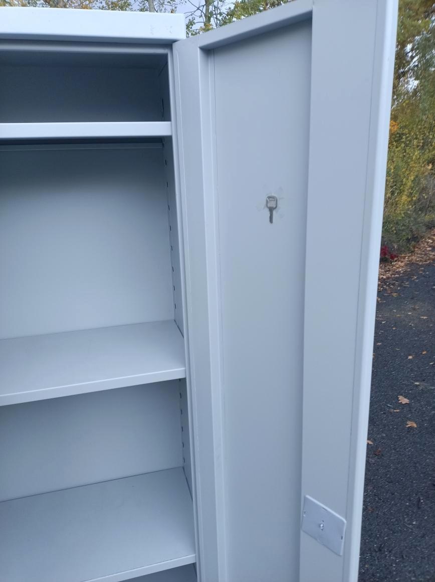 Zánovní plechová skříň - 8