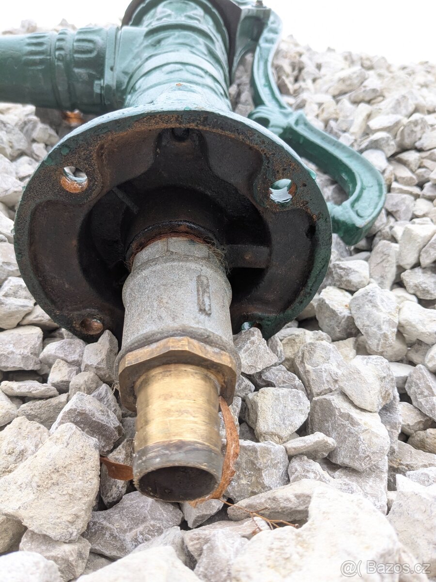 Dekorativní zdobená pumpa - 8