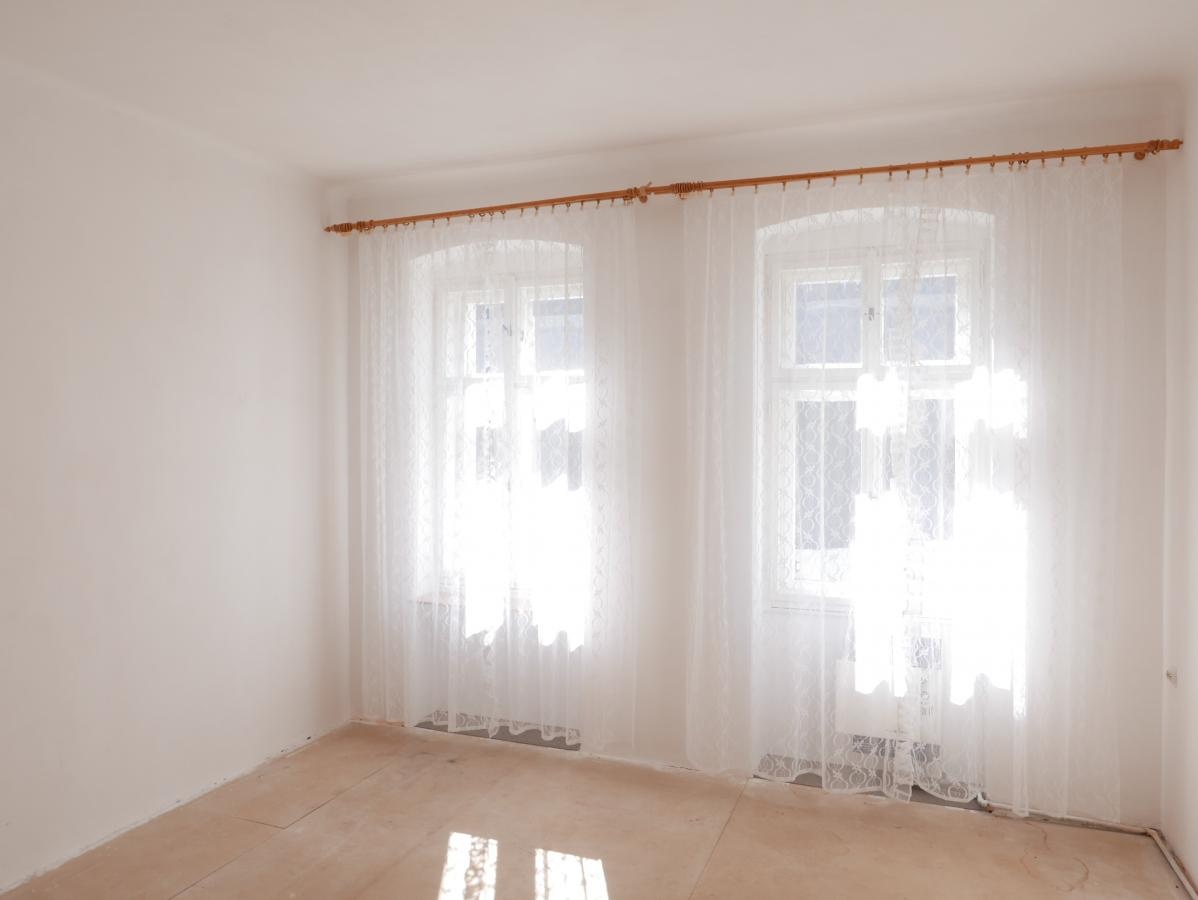 Dva byty - celé patro, K.Vary, Škroupova ul.- lázeňská zóna - 8