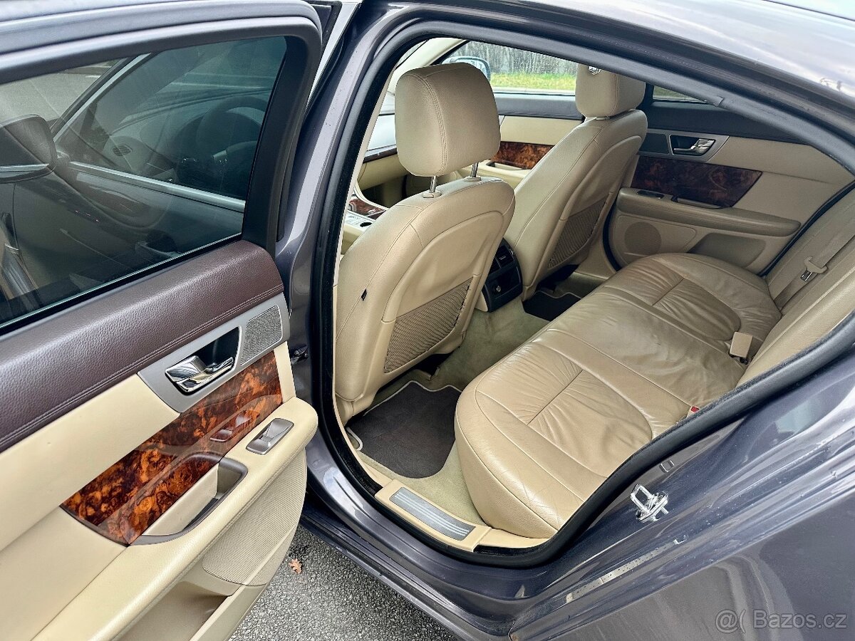 Jaguar XF 3.0d - 8