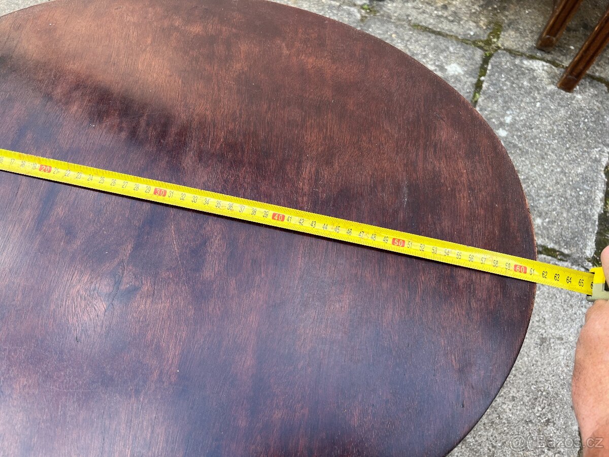 Starožitný nábytek - stolek oválný vyřezávaný - 8