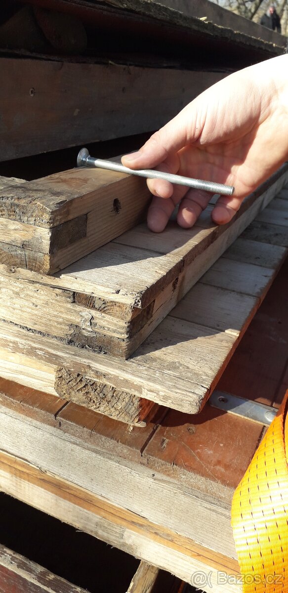 Drevěný prodejni stánek - 8