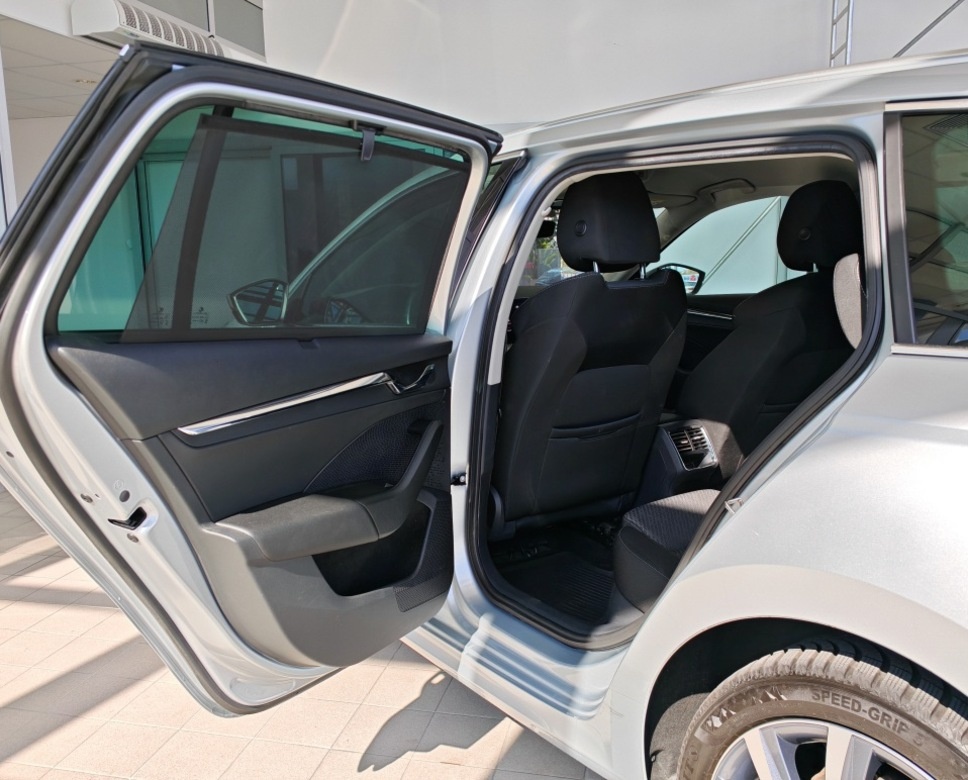 Škoda Octavia Combi 2.0 TDI Style DSG - 8