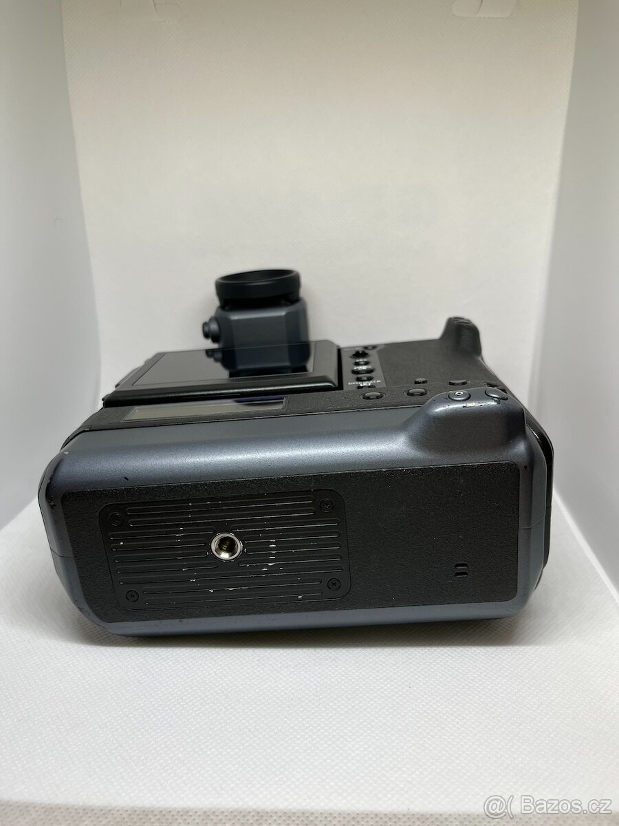 Fujifilm GFX100 - telo - 8